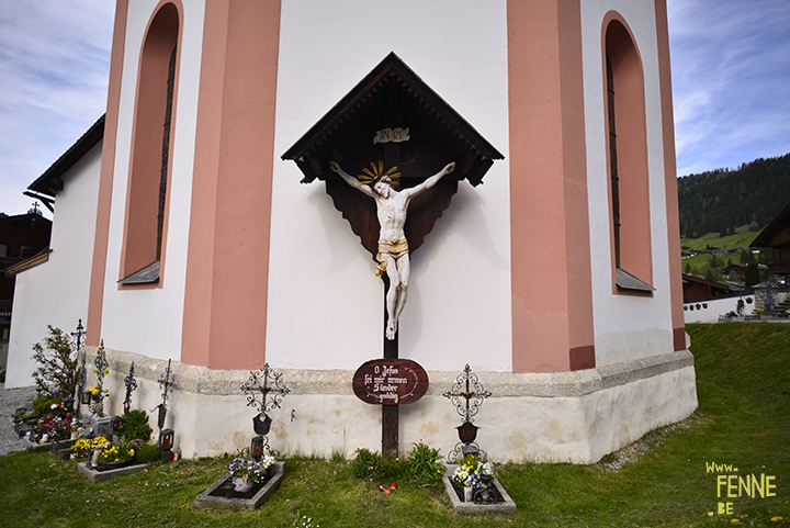 Travel to Alpbach in Tirol Austria, visiting a church, hiking, enjoying great food. Blog on www.Fenne.be