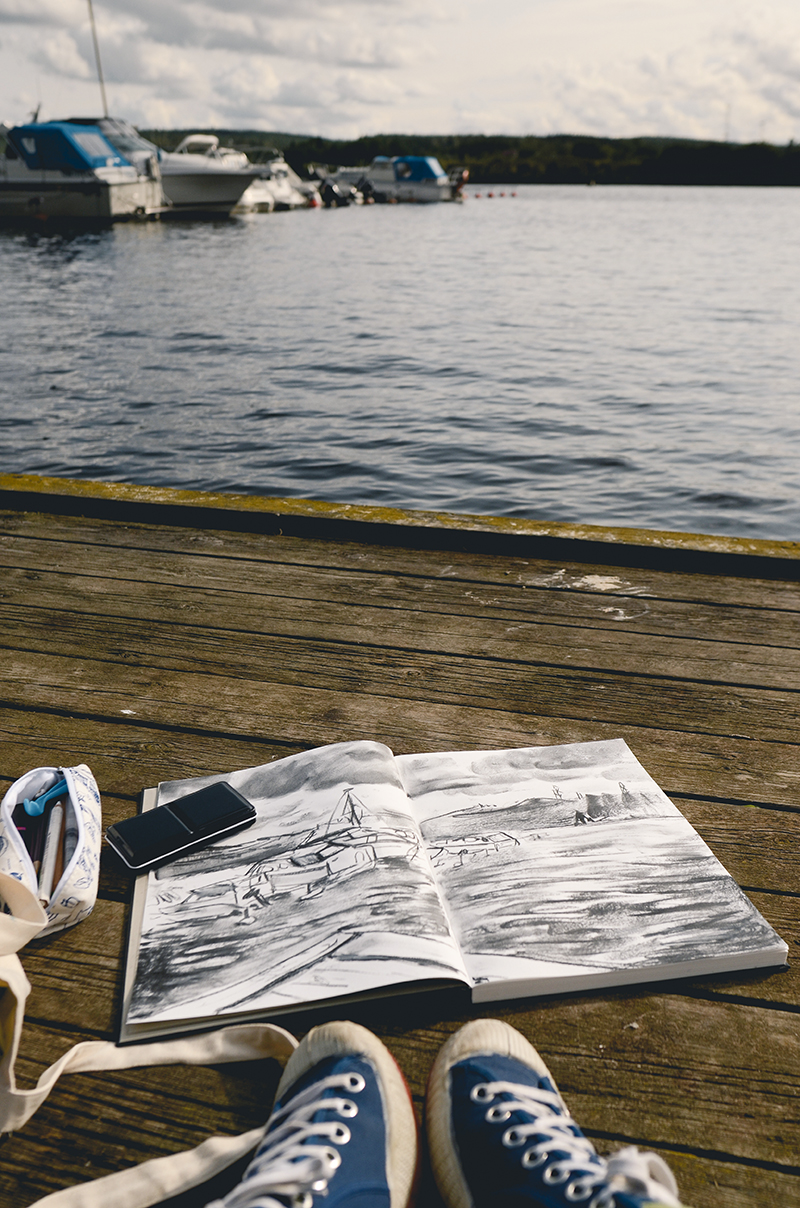 Sketching in Smedjebacken by the boats, Sweden, Dalarna, artist, artlife, nature, www.Fenne.be