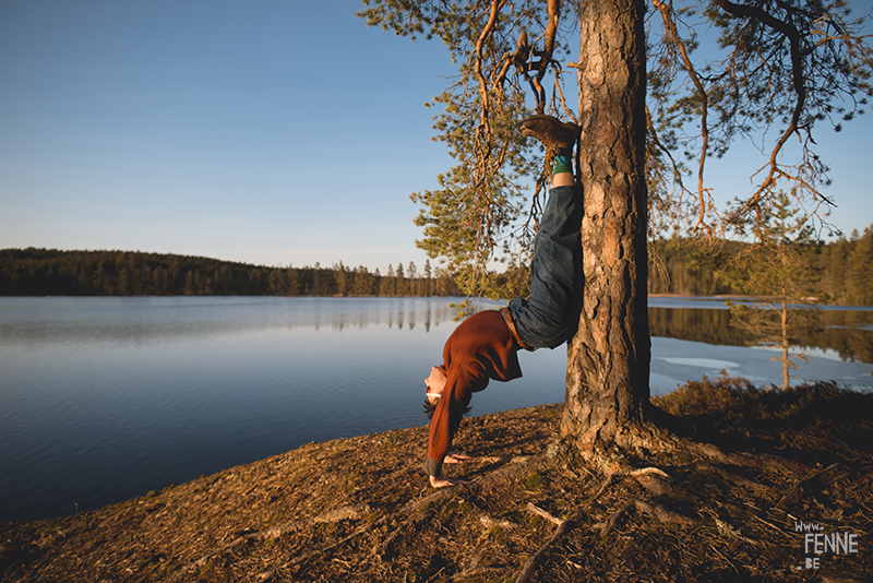 Body play, yoga in nature, Sweden, Fenne Kustermans artist, flexibility and art, www.Fenne.be