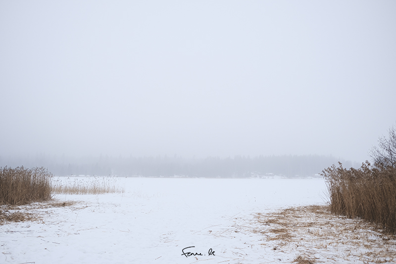 Creating self-portraits with Fujifilm xt-4 camera, Dalarna, Sweden, portrait photography, Instagram photoshoot, snow landscape, frozen lake, www.Fenne.be