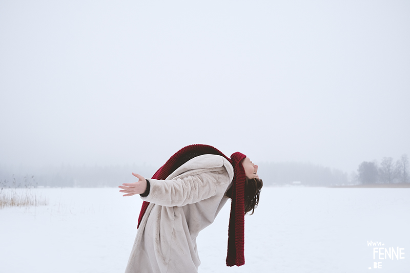 Creating self-portraits with Fujifilm xt-4 camera, Dalarna, Sweden, portrait photography, Instagram photoshoot, snow landscape, frozen lake, www.Fenne.be