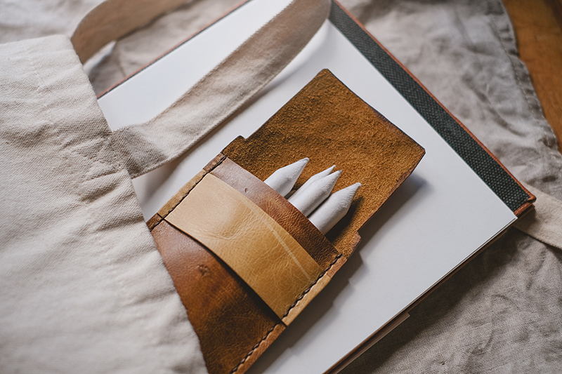 Leatherwork, leathercraft practice, saddle stitch leather pencil case, www.Fenne.be