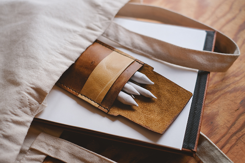 Leatherwork, leathercraft practice, saddle stitch leather pencil case, www.Fenne.be