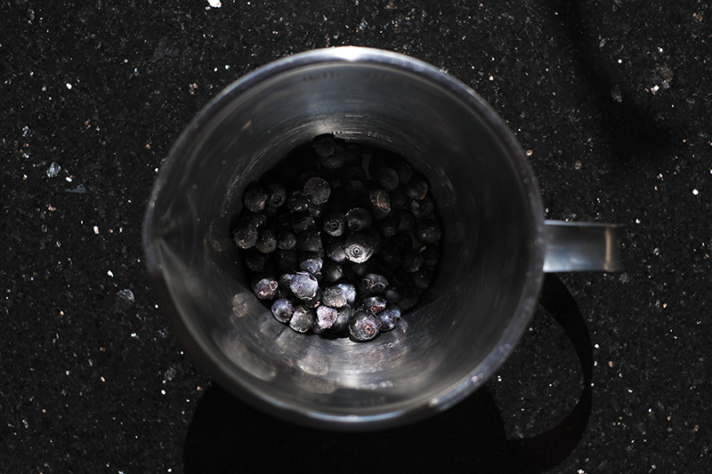 Making my own ink from blueberries from the Swedish forest, www.Fenne.be