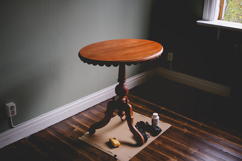 Furniture makeover with wood stain. Svensk möbler, architect drawers, vintage table. www.Fenne.be