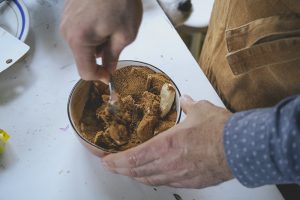 October 4th, cinnamon buns day in Sweden and Finland. Cinnamon rolls with chocolate and blueberry jam recipe, taste of Scandinavia, www.Fenne.be