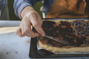 October 4th, cinnamon buns day in Sweden and Finland. Cinnamon rolls with chocolate and blueberry jam recipe, taste of Scandinavia, www.Fenne.be