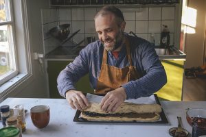 October 4th, cinnamon buns day in Sweden and Finland. Cinnamon rolls with chocolate and blueberry jam recipe, taste of Scandinavia, www.Fenne.be