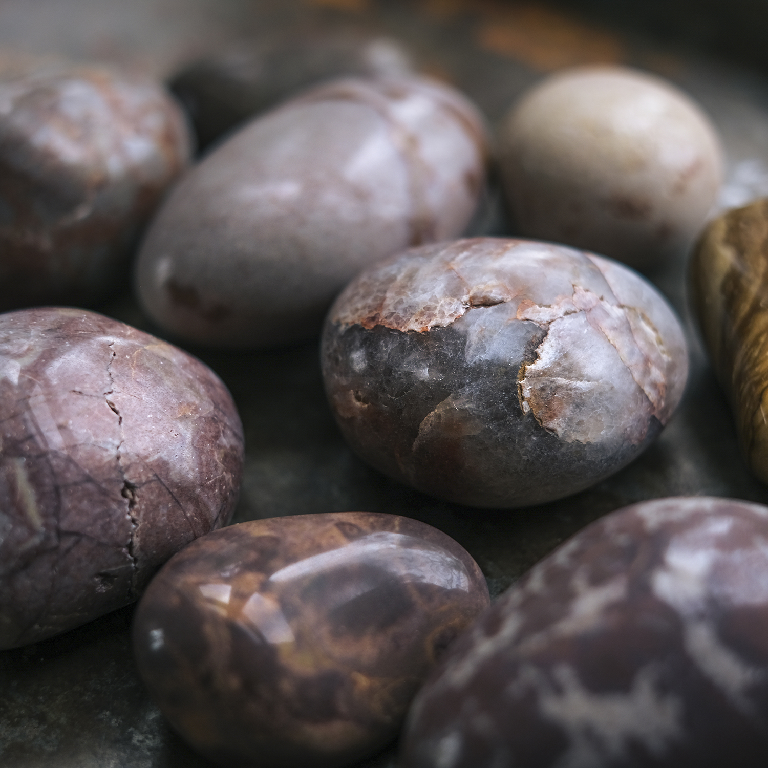 Rock tumbling slag stone and beach pebbles, Loretone tumbler, www.Fenne.be