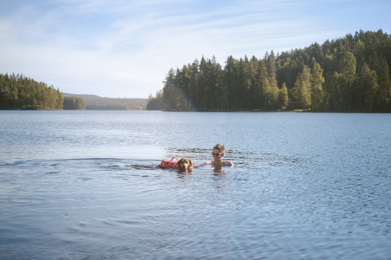 Morgondopp, early morning lake swimming in Sweden, the ultimate feeling of freedom, www.Fenne.be