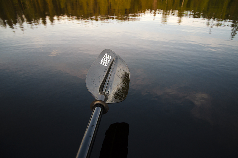 Sup & sunset, camping with the Volkswagen California in Sweden, paddling the lake, www.Fenne.be