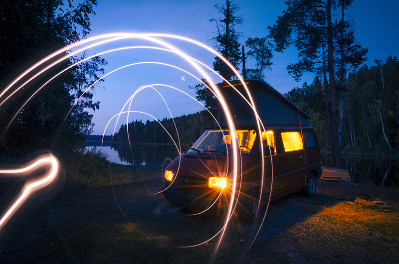 Sup & sunset, camping with the Volkswagen California in Sweden, paddling the lake, www.Fenne.be