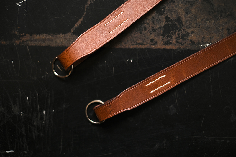 Minimalistic leather camera strap, handmade, veg tan leather, www.Fenne.be