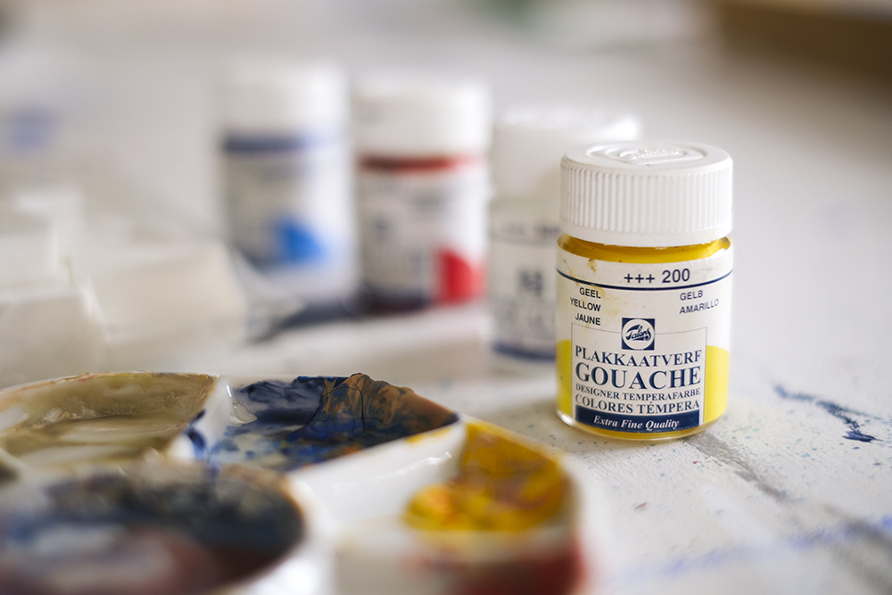 Gouache paint in pans, mixing gouache paint, gouache sketchbook illustration, www.Fenne.be