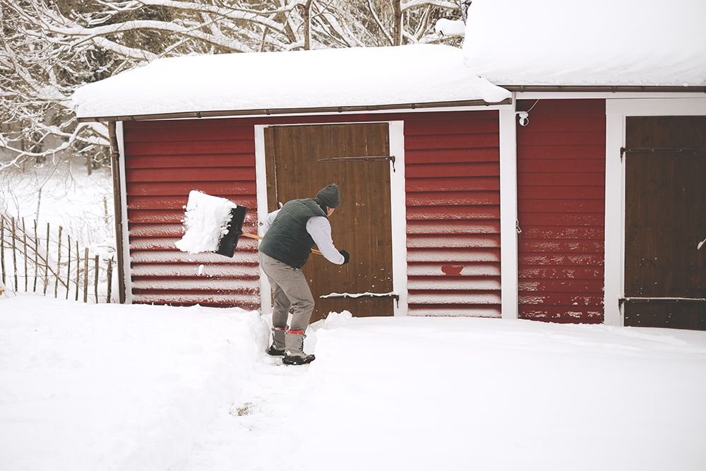 Winter solstice in Sweden, winter aesthetic, hygge, shoveling snow, www.Fenne.be